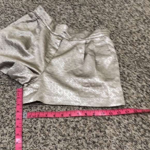 Babaton Gold Jacquard Shorts Size 6 - Picture 7 of 10